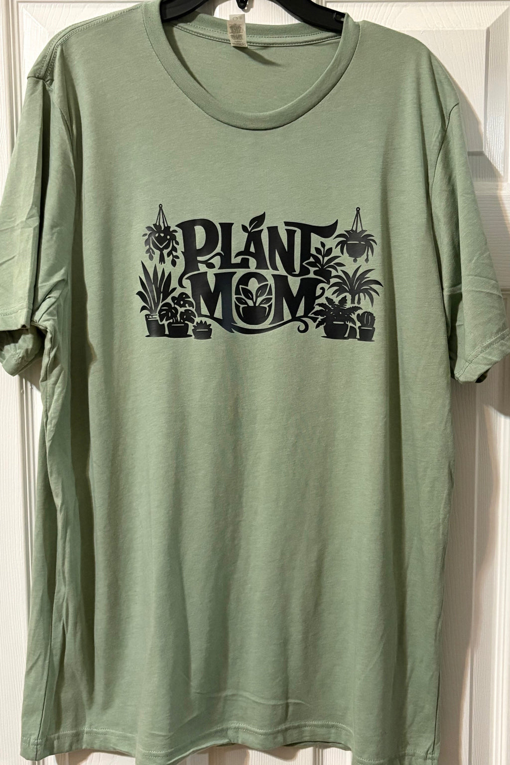Plant mom short sleeve t shirt