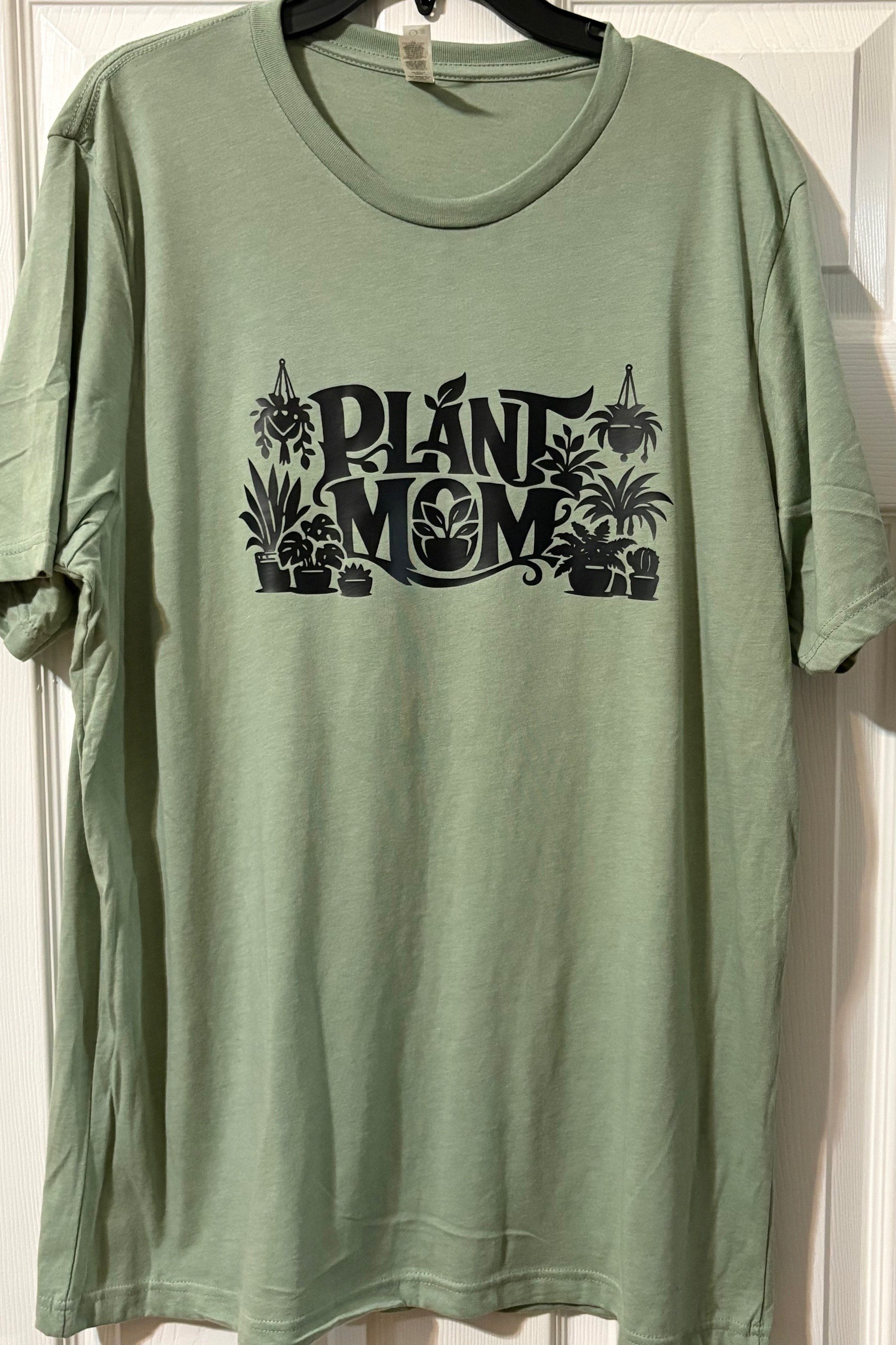 Plant mom short sleeve t shirt